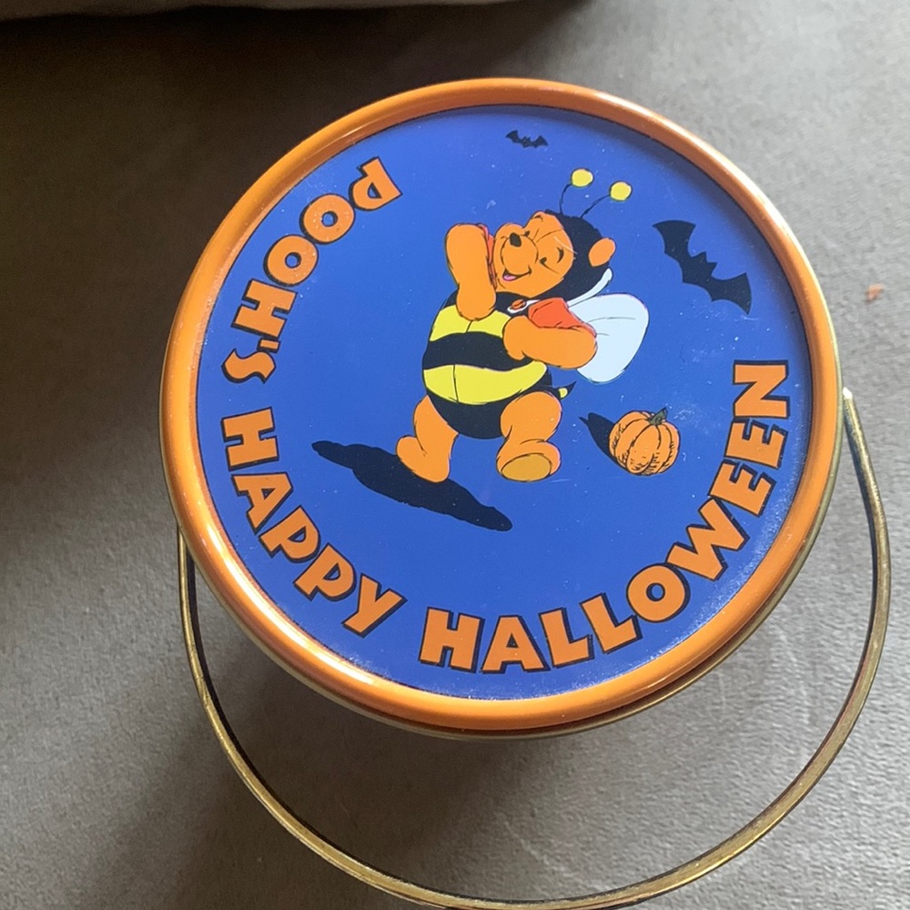 Small vintage Pooh’s Happy Halloween tin